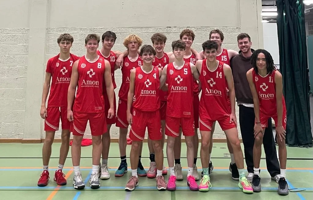 🏆🏀 Finale Beker van Oost-Vlaanderen U18B: 2 mei 17u30 BE THERE!

🚀👊 2 jaar geleden wonnen ze hem al als U16B (zie foto 2), en dit jaar willen ze hem opnieuw binnenhalen: de beker van Oost-Vlaanderen. Onze sympathieke jongens van de U18B spelen ee