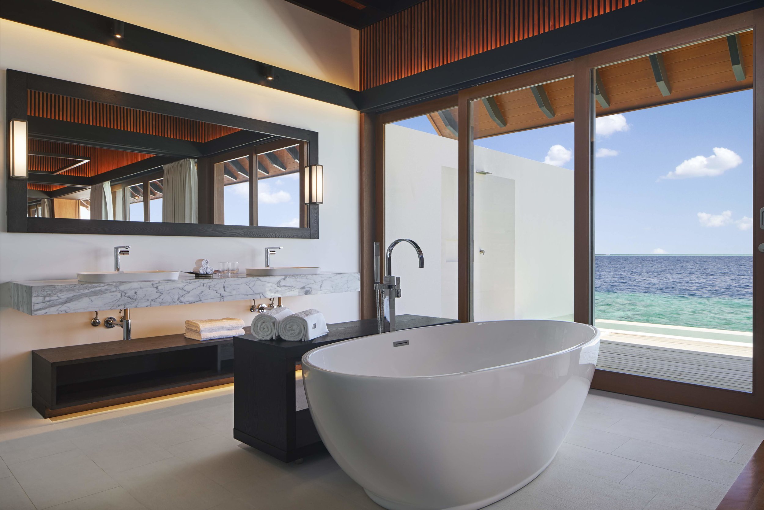 The_Westin_Maldives_Overwater_Suite_Pool_Bathroom[1].jpg