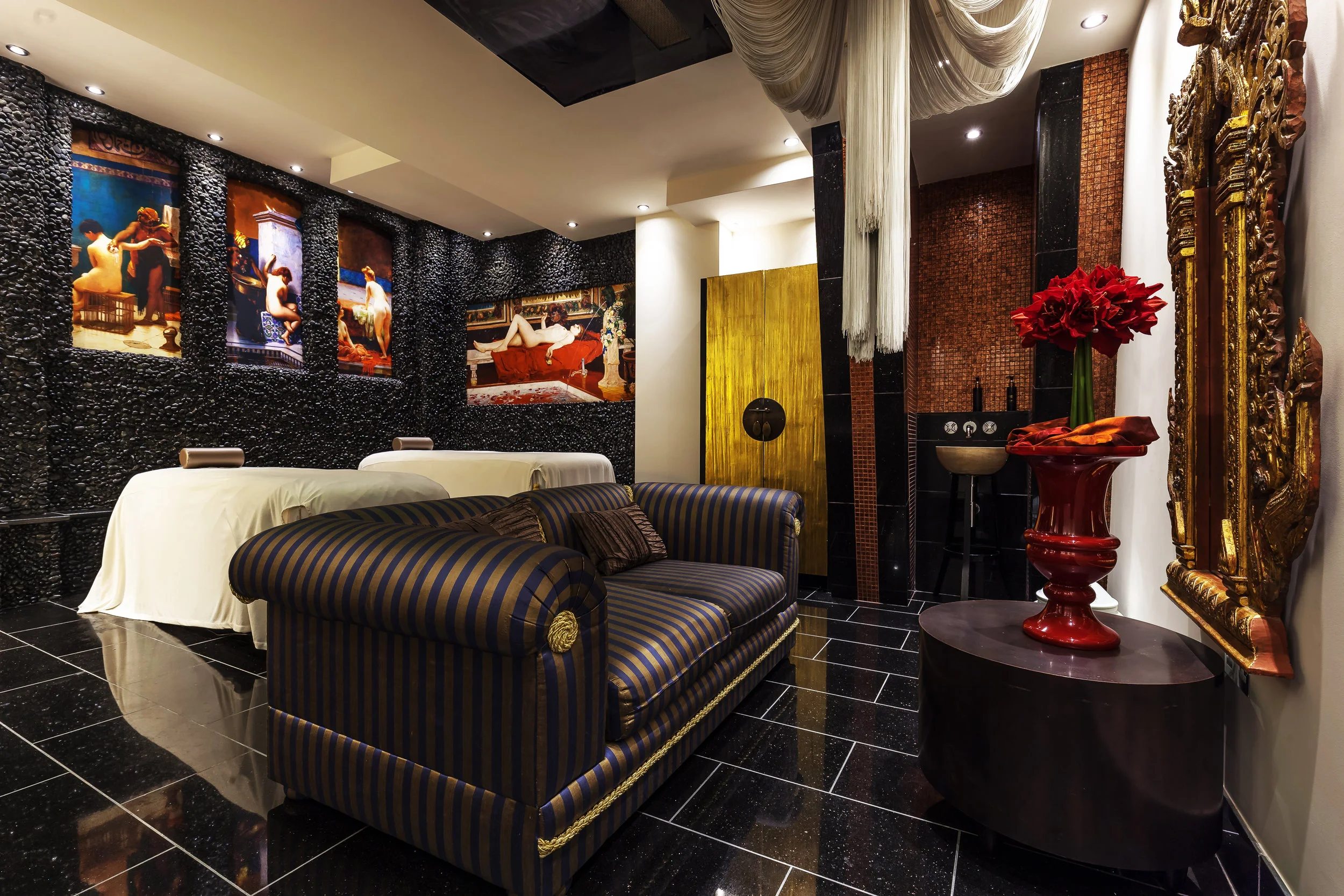 Thai Sq Spa Vip suite 2.jpg