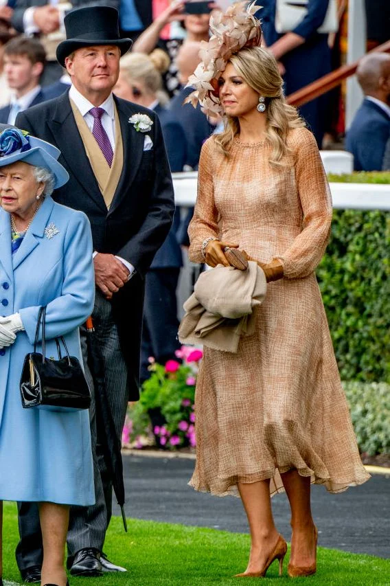 queen-elizabeth-ii-king-willem-alexander-of-the-netherlands-news-photo-1150572763-1560870908.jpg