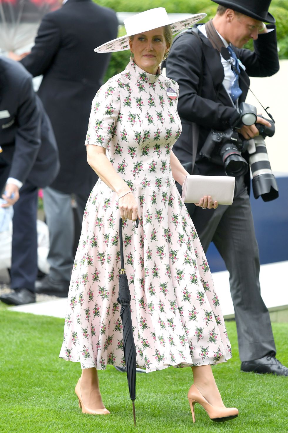 sophie-countess-of-wessex-attends-day-one-of-royal-ascot-at-news-photo-1156722521-1560932850.jpg