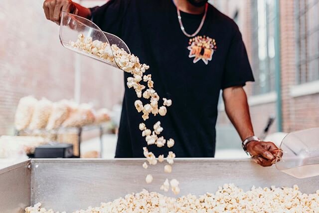 Have you ever noticed the sweet smell of fresh popped @itspoppingourmetkettlekorn at our events? That sweet smell is no mistake! It&rsquo;s integral to a killer experience🍿