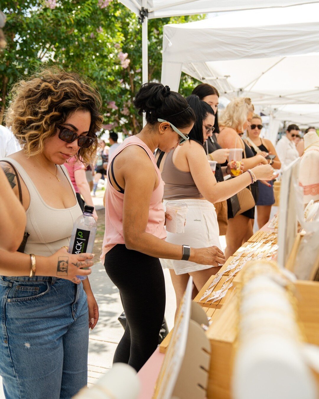 🛍Applications just opened up for @frontporchsundays for these dates -

📆7/7
📆8/4
📆9/1

Check your Tuesday newsletters for the links to apply. Are you a new vendor looking to apply? Hop onto our vendor email, send us a DM or comment and we'll get 