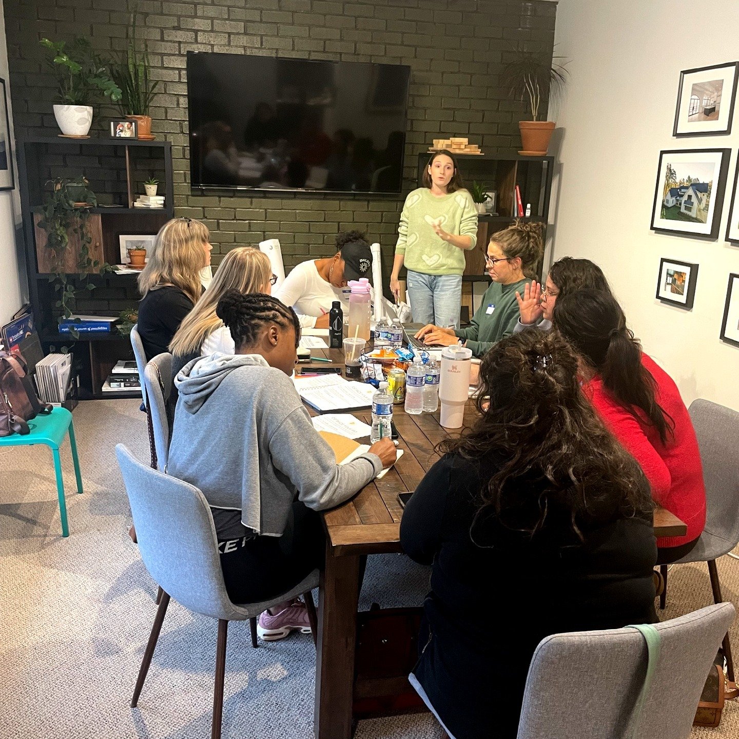 Let's give another big thank you to Alexandra Smith of Squash Blossom Social @artintheqc for leading the Social Media for Business workshop last week 👏👏👏

It's always inspiring to sit in a room surrounded by other entrepreneurs, but even more so w