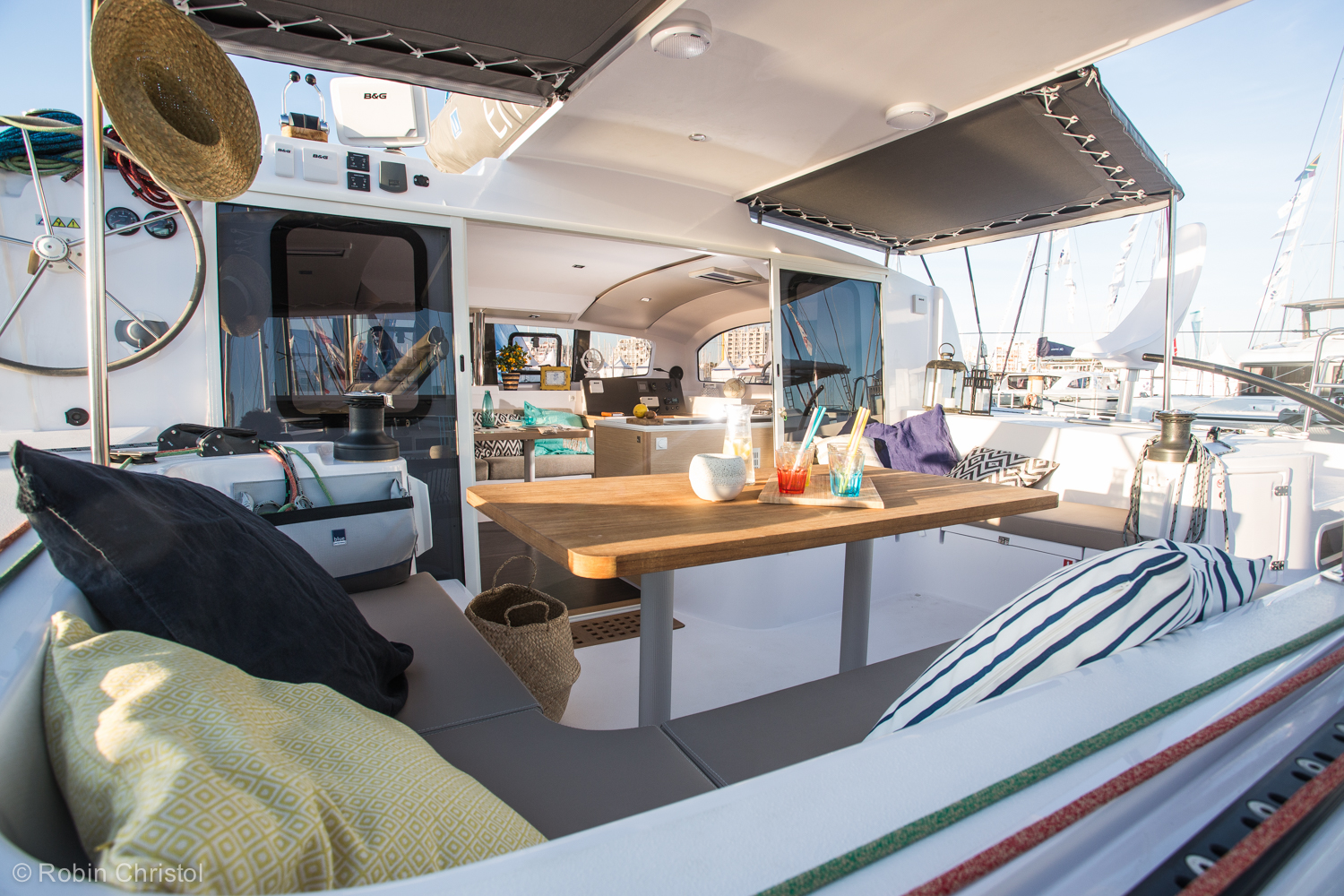 outremer_catamaran_45_cockpit.jpg