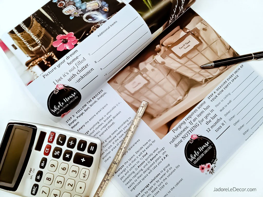 www.JadoreLeDecor.com | We’re back on track with week eight of the whole house organization challenge. Today we’re heading to the family room | Small space organization
