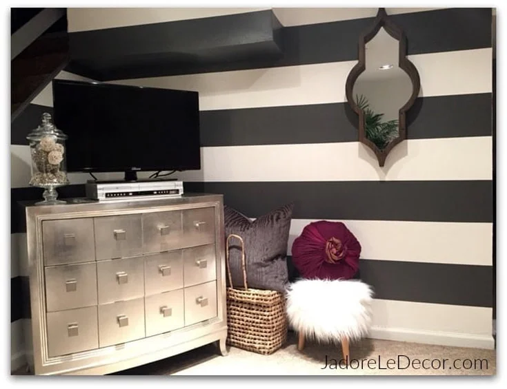 www.JadoreLeDecor.com | We’re back on track with week eight of the whole house organization challenge. Today we’re heading to the family room | Small space organization