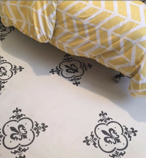 www.JadoreLeDecor.com There is one problem that seems to creep up in nearly every home. What is that? Ugly floors. What's the practical solution? Why, paint of course. | Floor Makeover | Small space upgrades