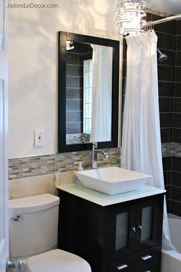 www.JadoreLeDecor.com | An alternative solution to the area behind the commode.| Small space living | Small bathroom