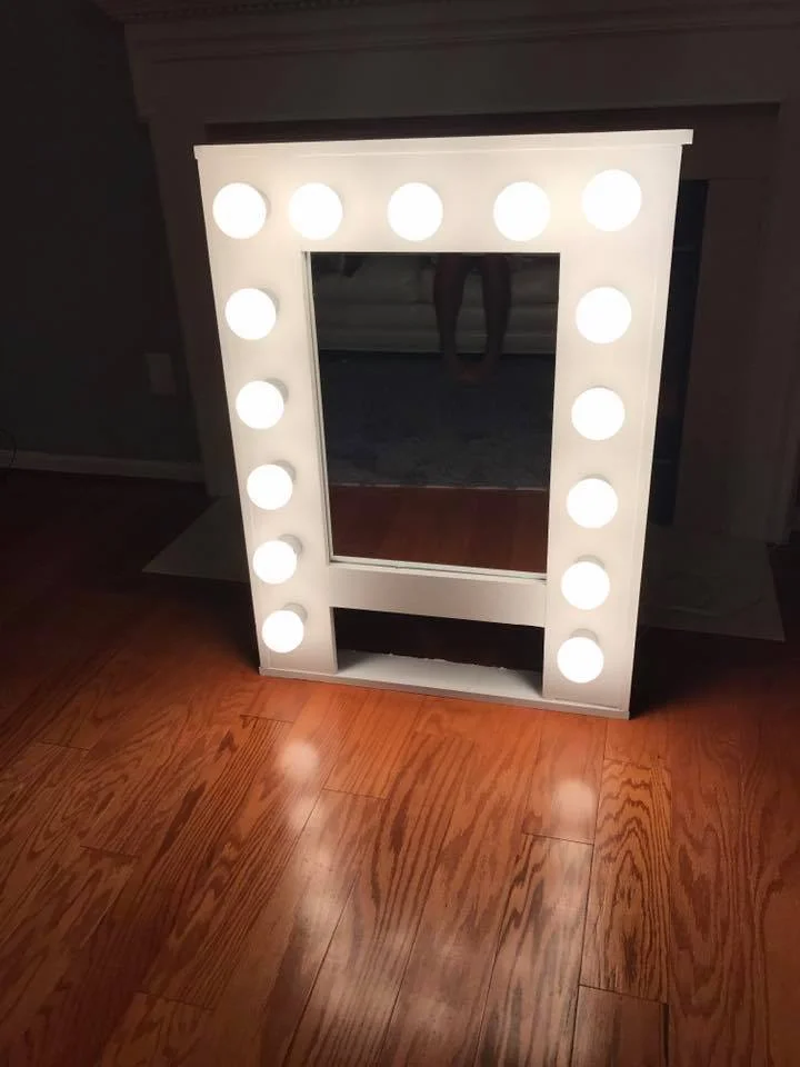 www.JadoreLeDecor.com | A real life example of how one family teamed up to help their student create a dorm room that is totally #snatched (that means cool). #dormlife | Small space living | College Dorms