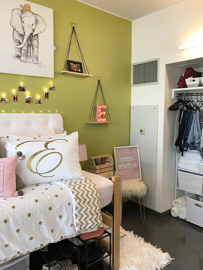 www.JadoreLeDecor.com | A real life example of how one family teamed up to help their student create a dorm room that is totally #snatched (that means cool). #dormlife | Small space living | College Dorms