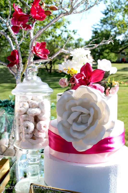 www.JadoreLeDecor.com | This color inspiration is with a confident bride was not afraid to look beyond traditional wedding colors. | Wedding Week | Outdoor Entertainment
