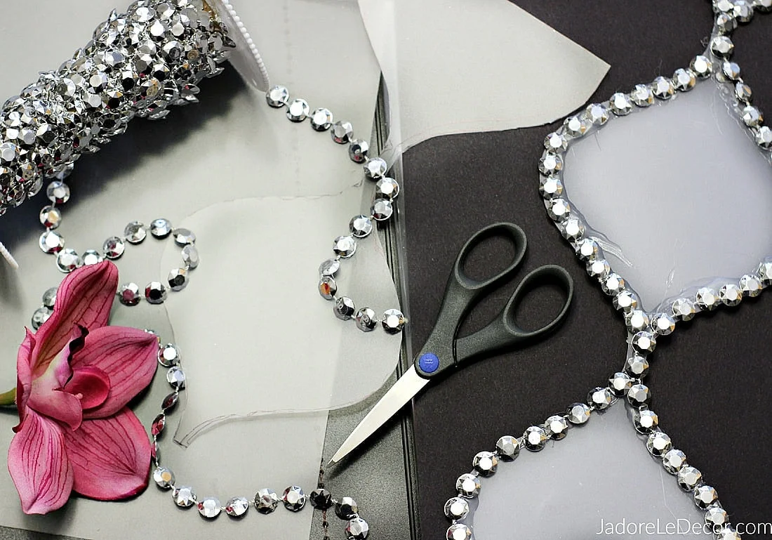 www.JadoreLeDecor.com | See how I transformed an old mirror, with this simple, yet clever technique. | Crafting | Home Decor | DIY | Furniture upgrades