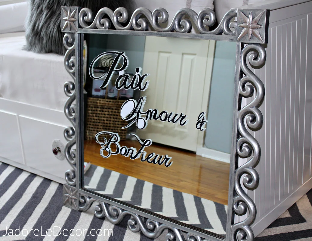 www.JadoreLeDecor.com | Learn how to make a mirrored sign with ease for your wedding, even if you don't have calligraphy skills. | Crafts | DIY | DIY Weddings