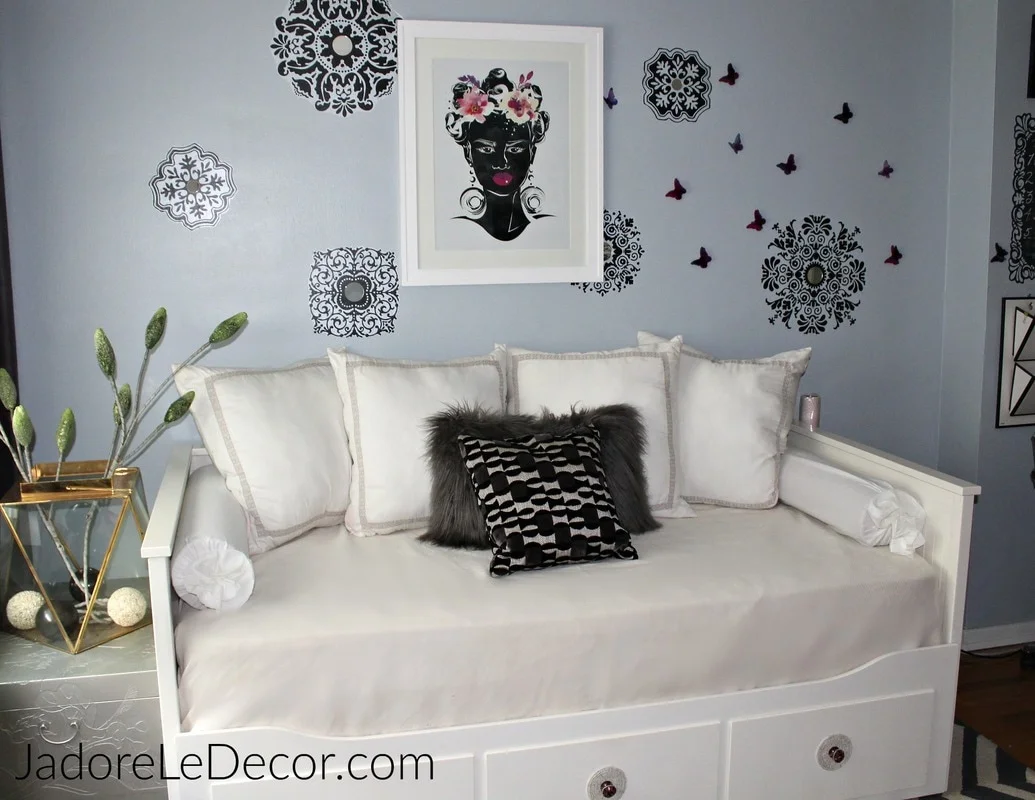 www.JadoreLeDecor.com | See how I make room in my 900 square foot condo for all of my creative passions. | Small space living | Craft Rooms