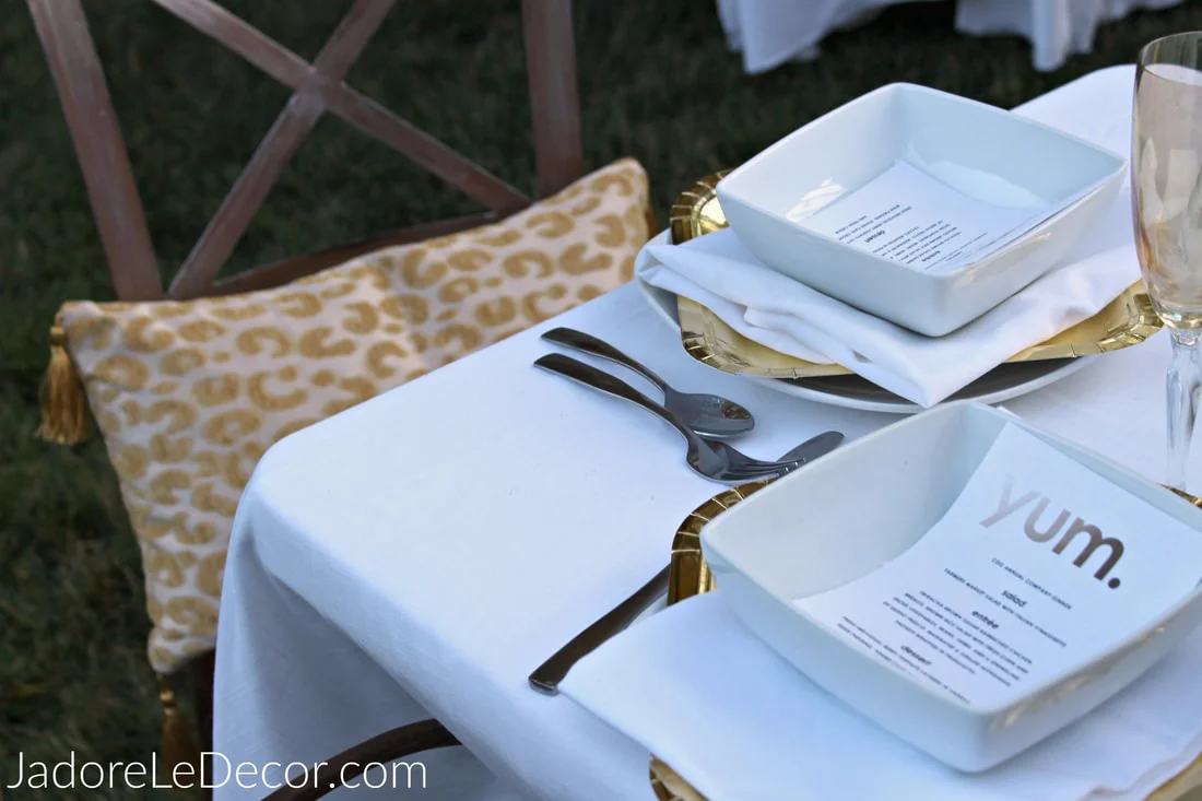 www.JadoreLeDecor.com | Find budget inspiration for your gold and white wedding reception in this staged shoot. | Wedding Color Schemes | Outdoor Wedding | Gold and White Wedding