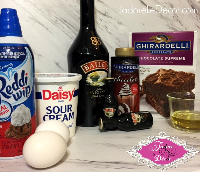 www.JadoreleDecor.com |&nbsp;Cupcakes made with Ghirardelli chocolate and Bailey’s Irish Cream. Yum! | Desserts | Bailey's Irish Cream | Ghirardelli Chocolate