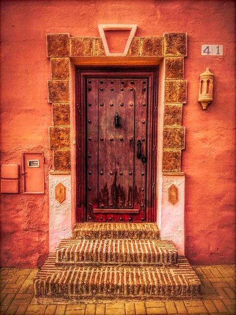 www.JadoreLeDecor.com | People from all over the world are sharing their fascination with doors. #doortraits