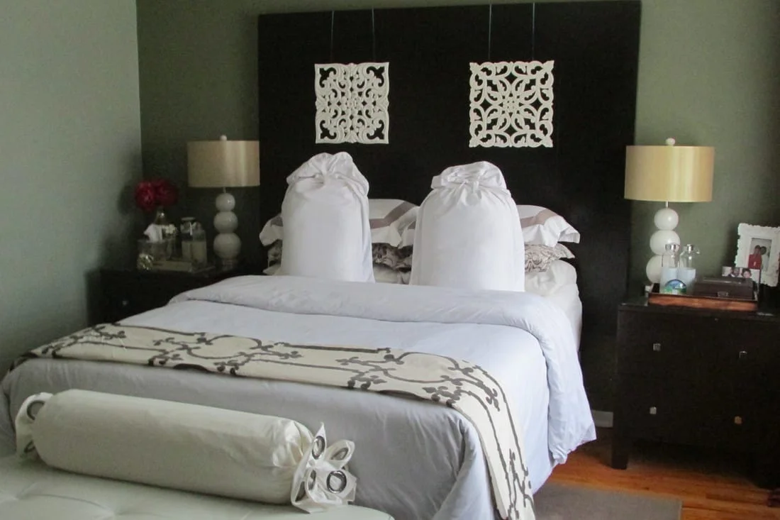 www.JadoreleDecor.com | Learn how to make a no-sew bolster cover from a pair of curtains. | DIY