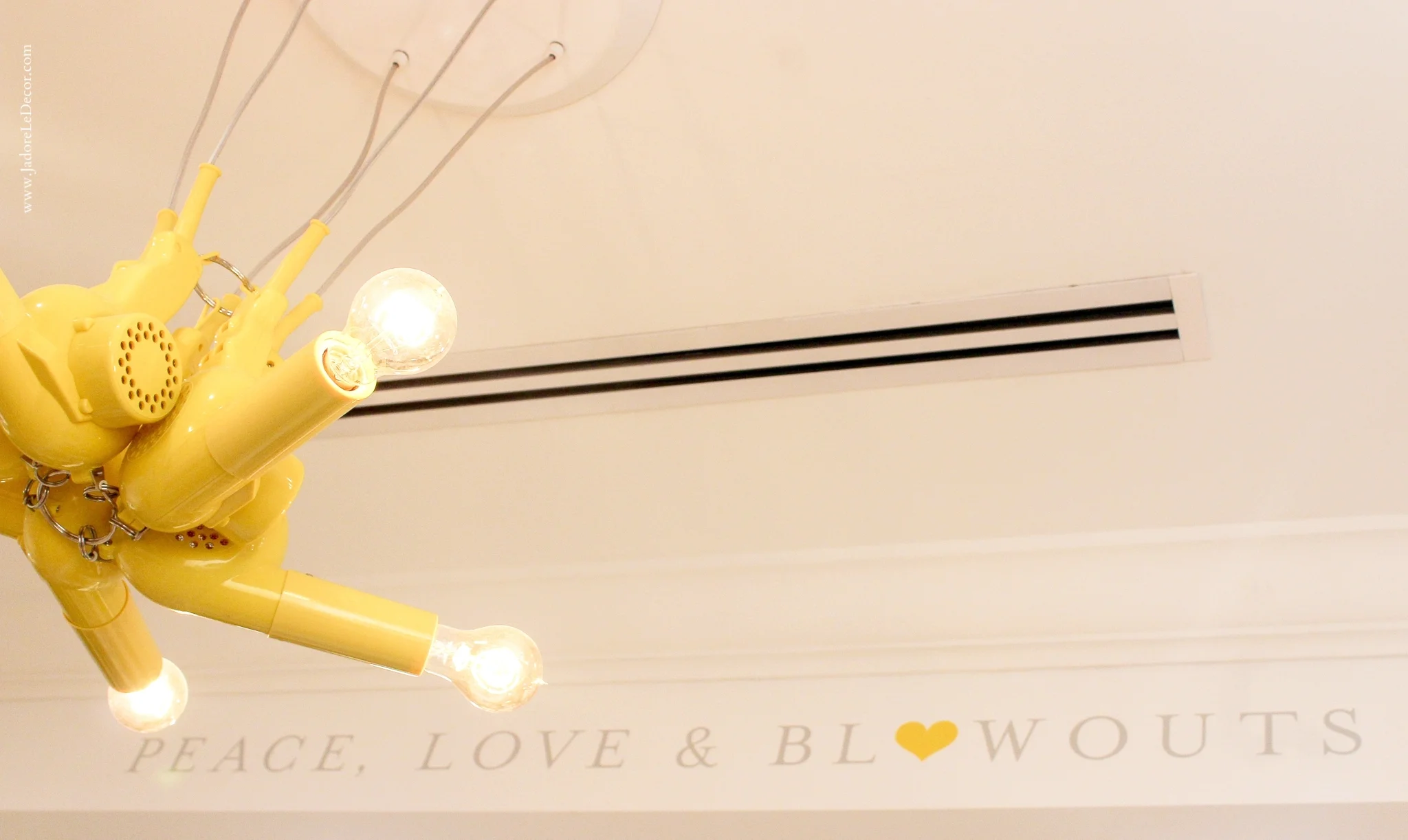 www.JadoreleDecor.com | What do you get when you mix fanciful, à la mode interiors with a simple beauty concept? Introducing Dry Bar, a salon specializing in blowout hair styles.