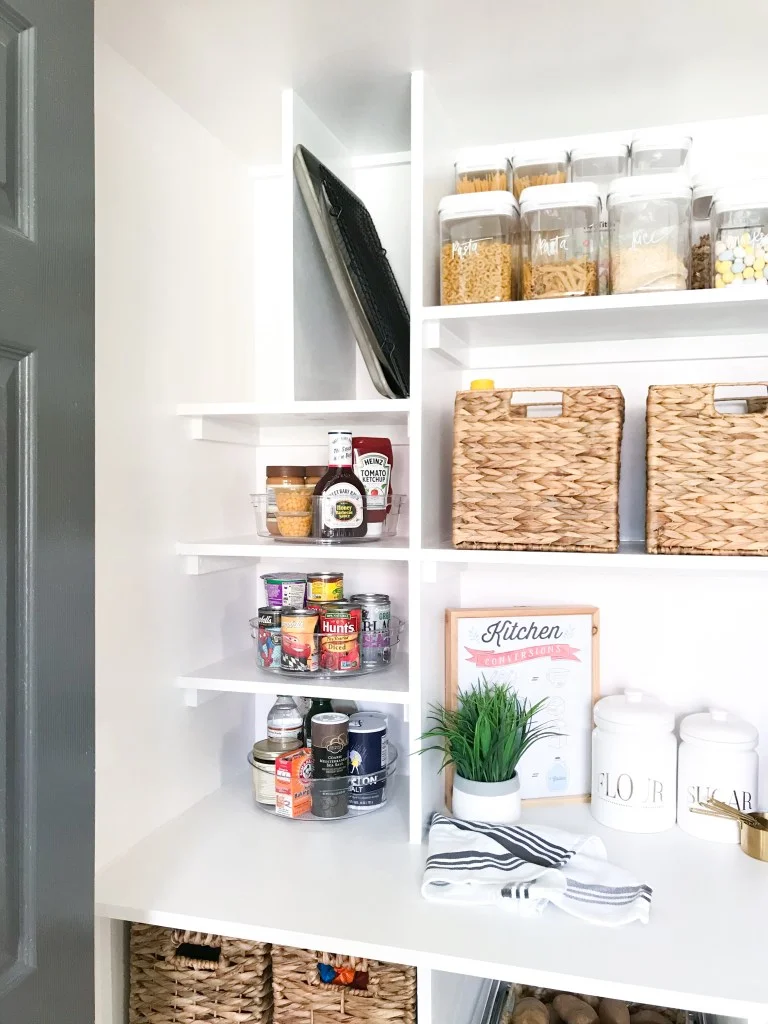 www.jadoreledecor.com | Learn the pitfalls of organizing a small kitchen so that you can have the upper hand | #smallspaceorganization #DIY #smallspaceliving | pantry organization