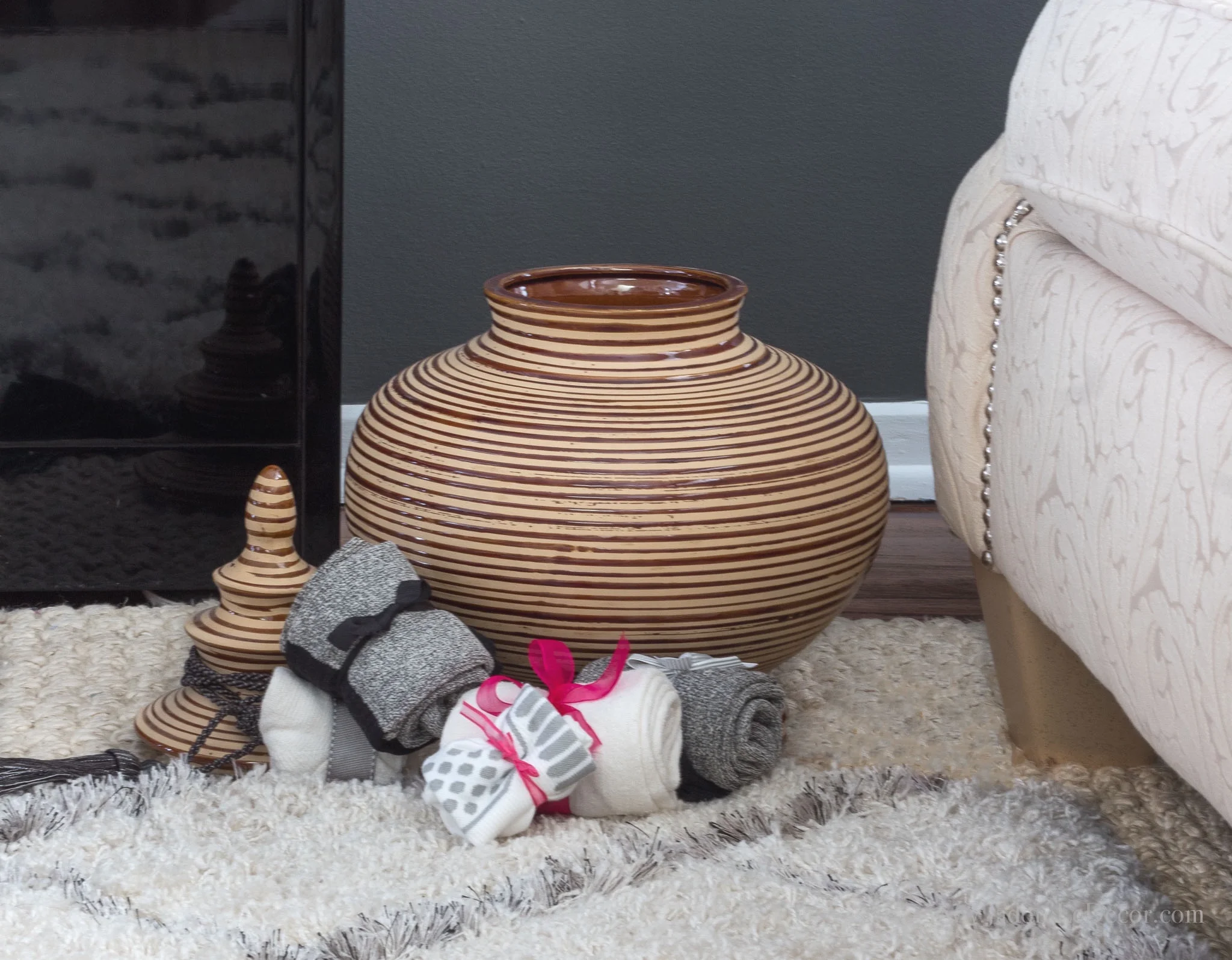 www.jadoreledecor.com | How to Organize Your Living Room for Real Life | Simple, attractive ways to organize your living room | Organize a Small Living Room | #smallspaceorganization #smalllivingroomorganization #formallivingroom #wholehouseorganizationchallenge #bohemianglam #frenchbohemian