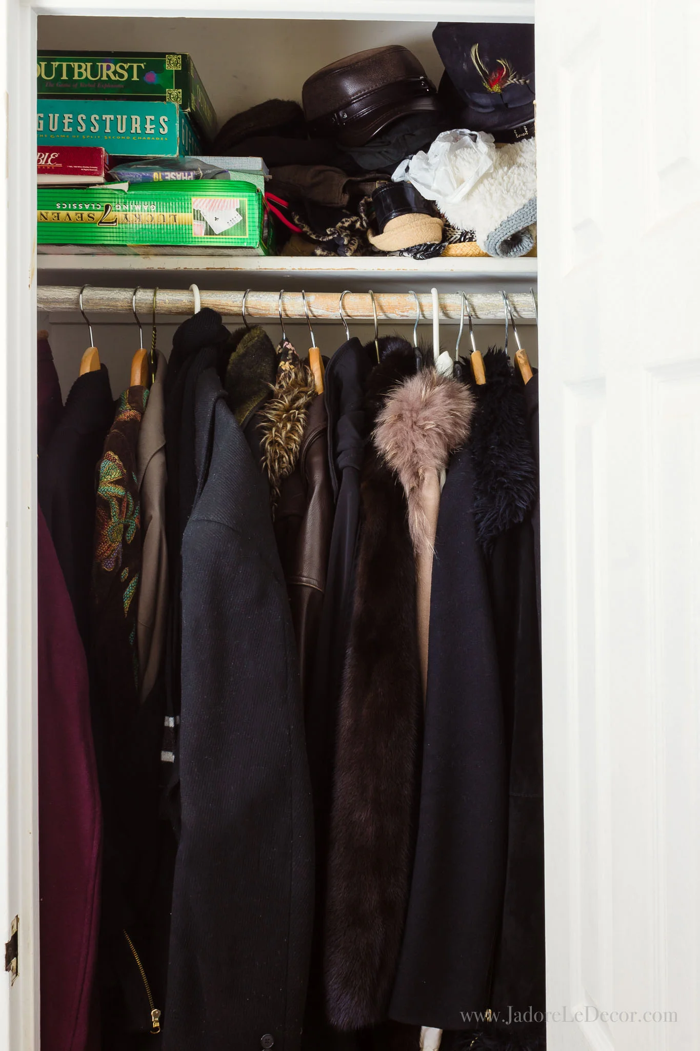www.jadoreledecor.com | Practical tips for creating a faux entryway when one doesn’t exist | small space organization | bohemian entryway | no entryway| #wholehouseorganizationchallenge #boholuxe #smallspaces #smallentryway