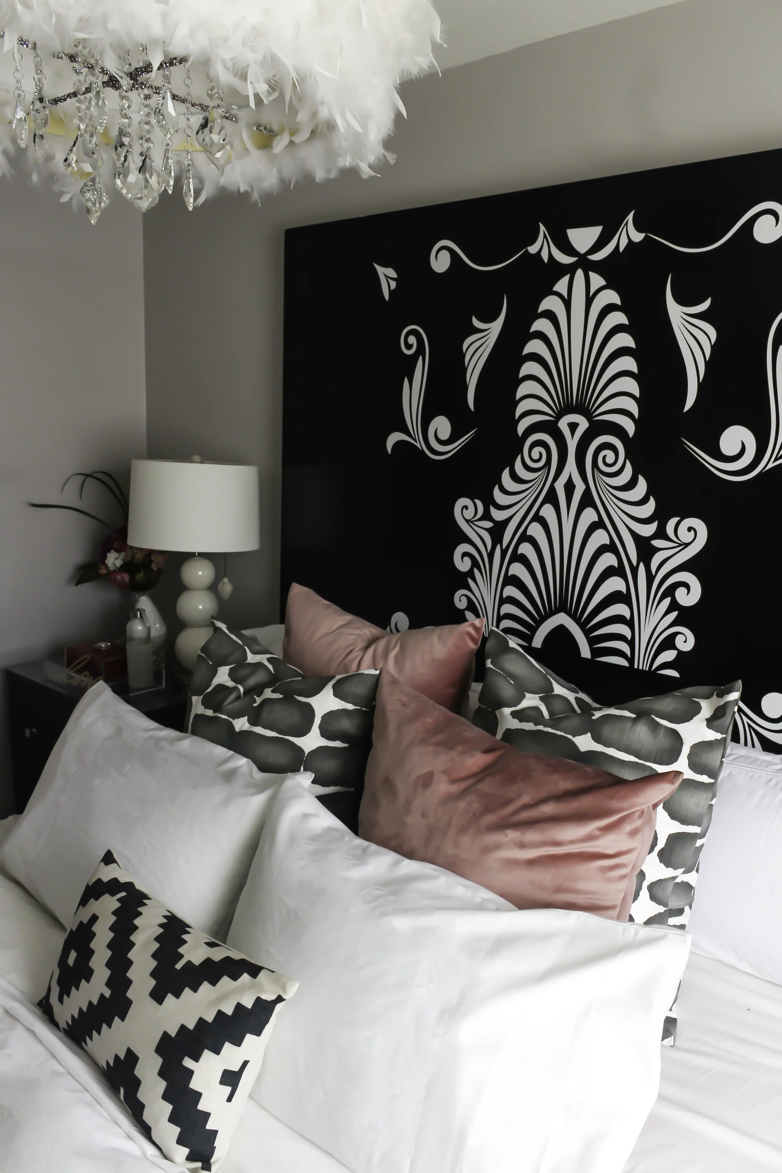 www.jadoreledecor.com | Small Master Bedroom Organization What You Need to Know| Best tips for small master bedroom organization #bohemian #bohodecor #eclectic #globalbohemianchic #bohomodern #bohochic #bohoglam #globalbohemian #globalglambohemian #colorfulboho #smallmasterbedroomorganization #smallbedroom #masterbedroom #organization