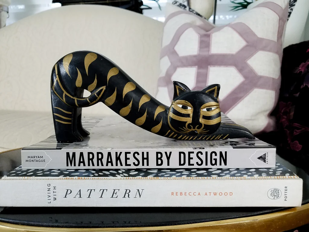 Part one of a 2-part series that defines what global bohemian chic is and shows you how to curate the look at home. | www.jadoreledecor.com/blog/what-is-global-bohemian-chic-and-how-can-you-get-it| Home Decor #globalbohemianchic #smallspaceliving #makeover #bohoglam