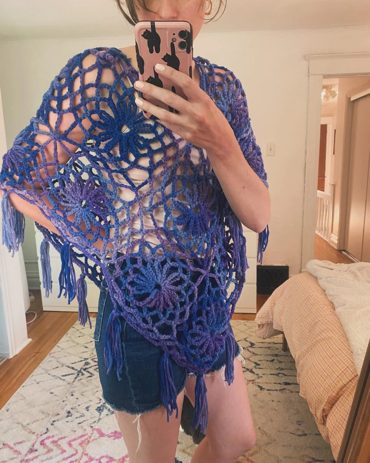 Floral poncho fun 🌸💐🦋💜
 #crochetallday #GrannyAnnie