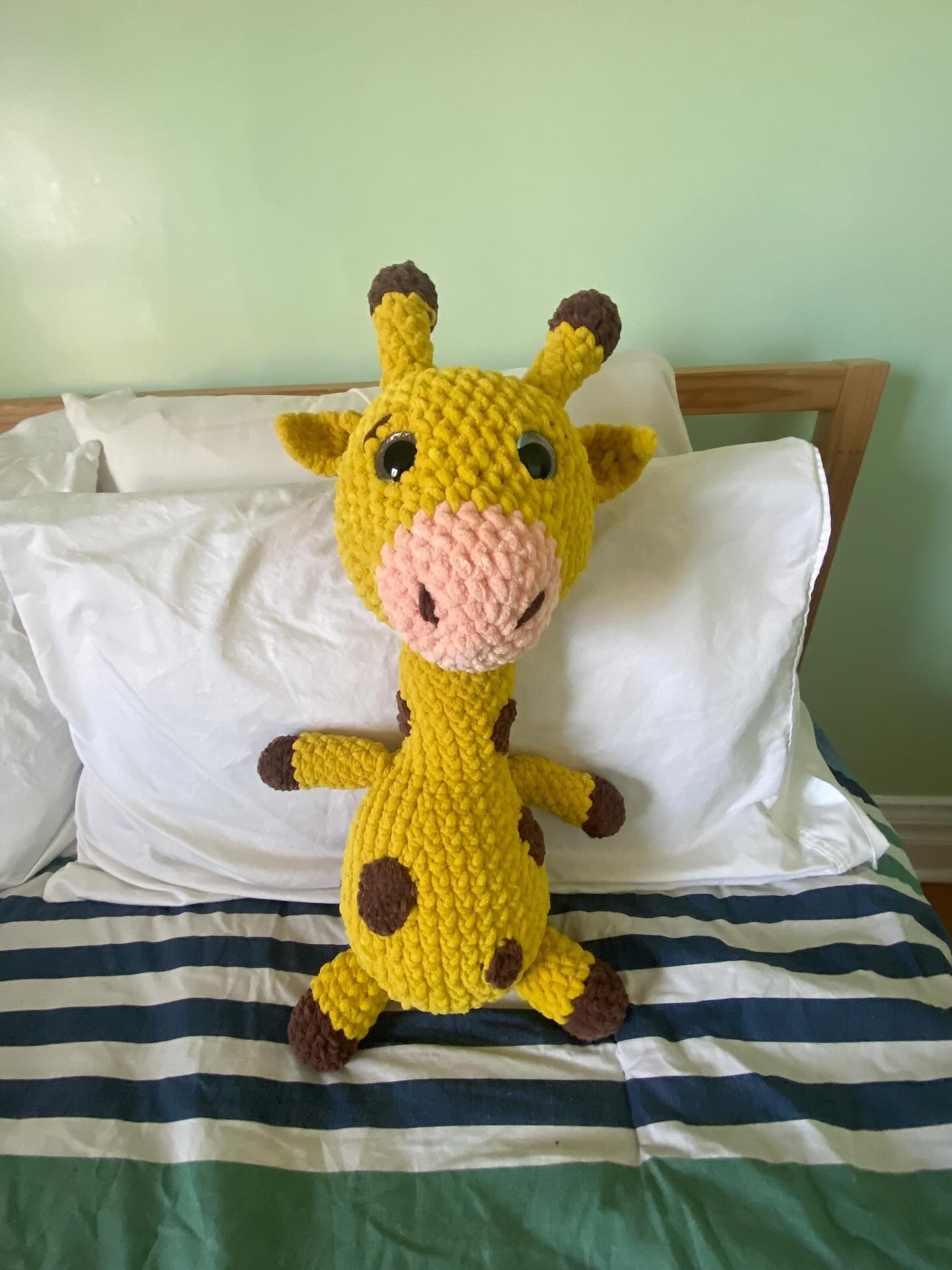 First amigurumi project 🦒
#grannyAnnie #crochetallday
