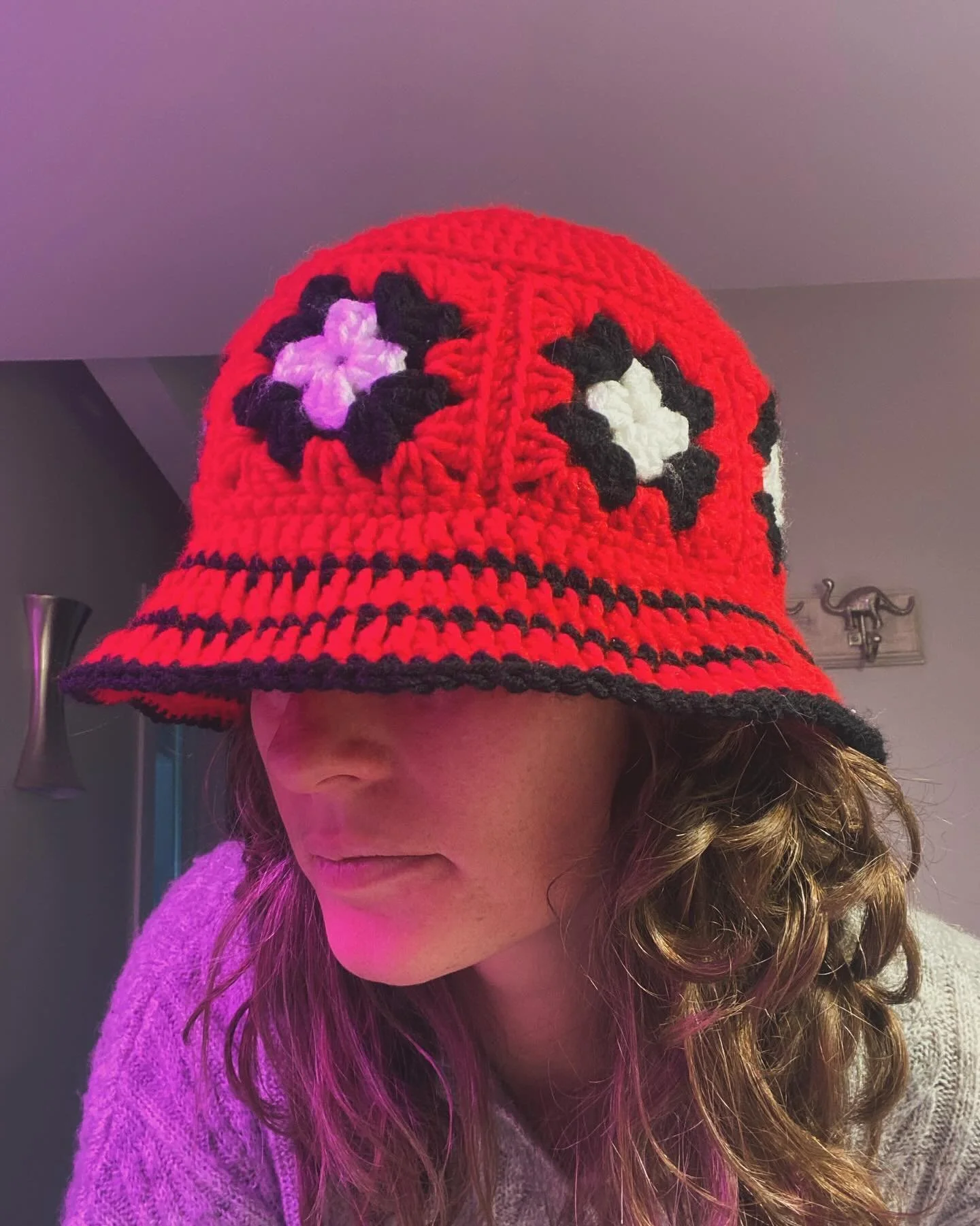 Hats on hats on hats 🧶🔮🤠

#crochetallday #grannyAnnie