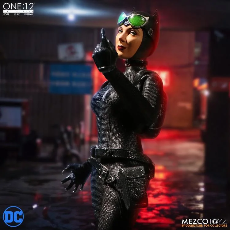 catwoman_mezco7.jpg