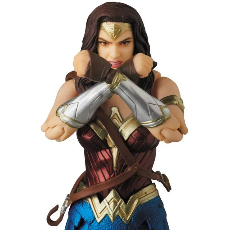 wonderw.mafex0004.jpg