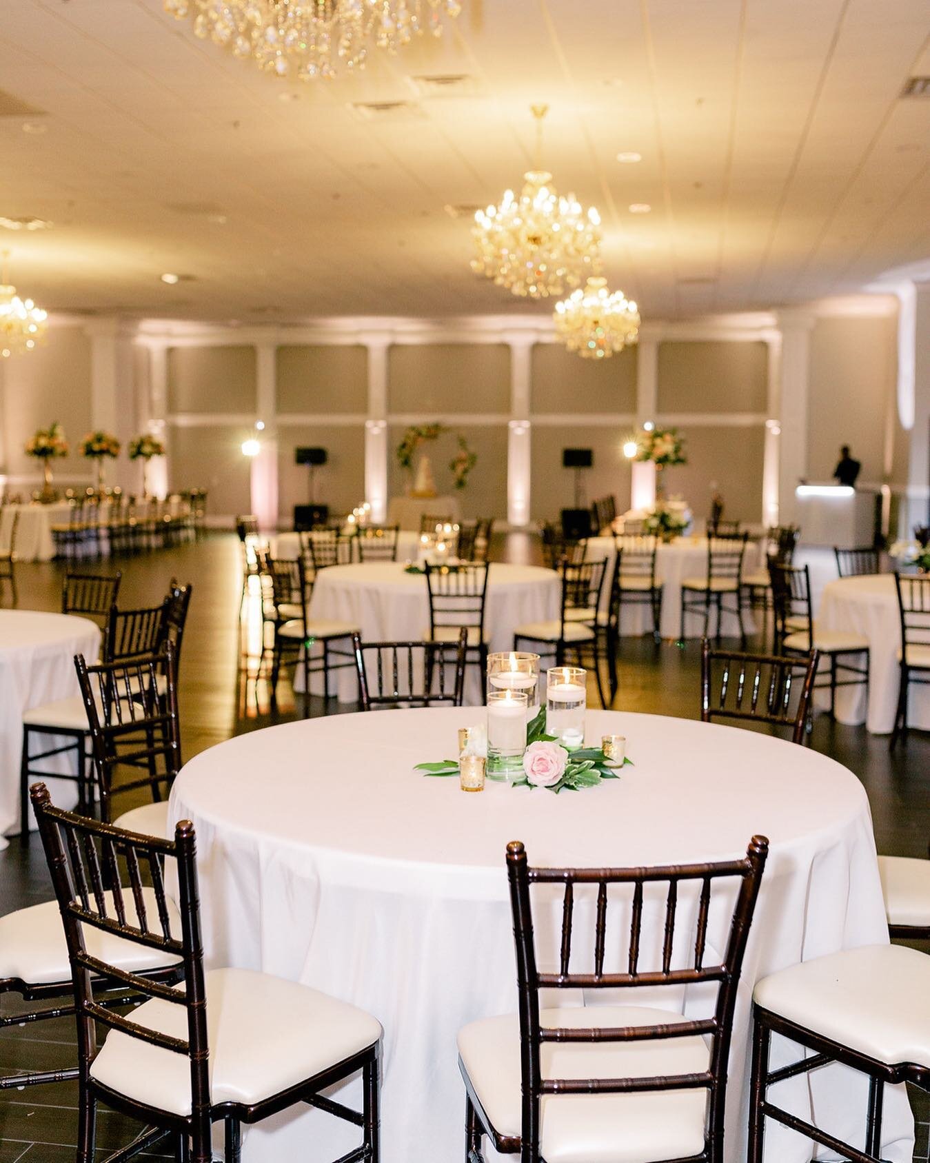 We are in love with all soft details from this wedding at our venue! ✨
Photo: @ericandjamiephoto @maggmccoy
&bull;
&bull;
&bull;
 #soireebride #birminghamweddingvenue #birminghamwedding #birminghambride #bhamwedding #weddings #weddingvenue #eventvenu