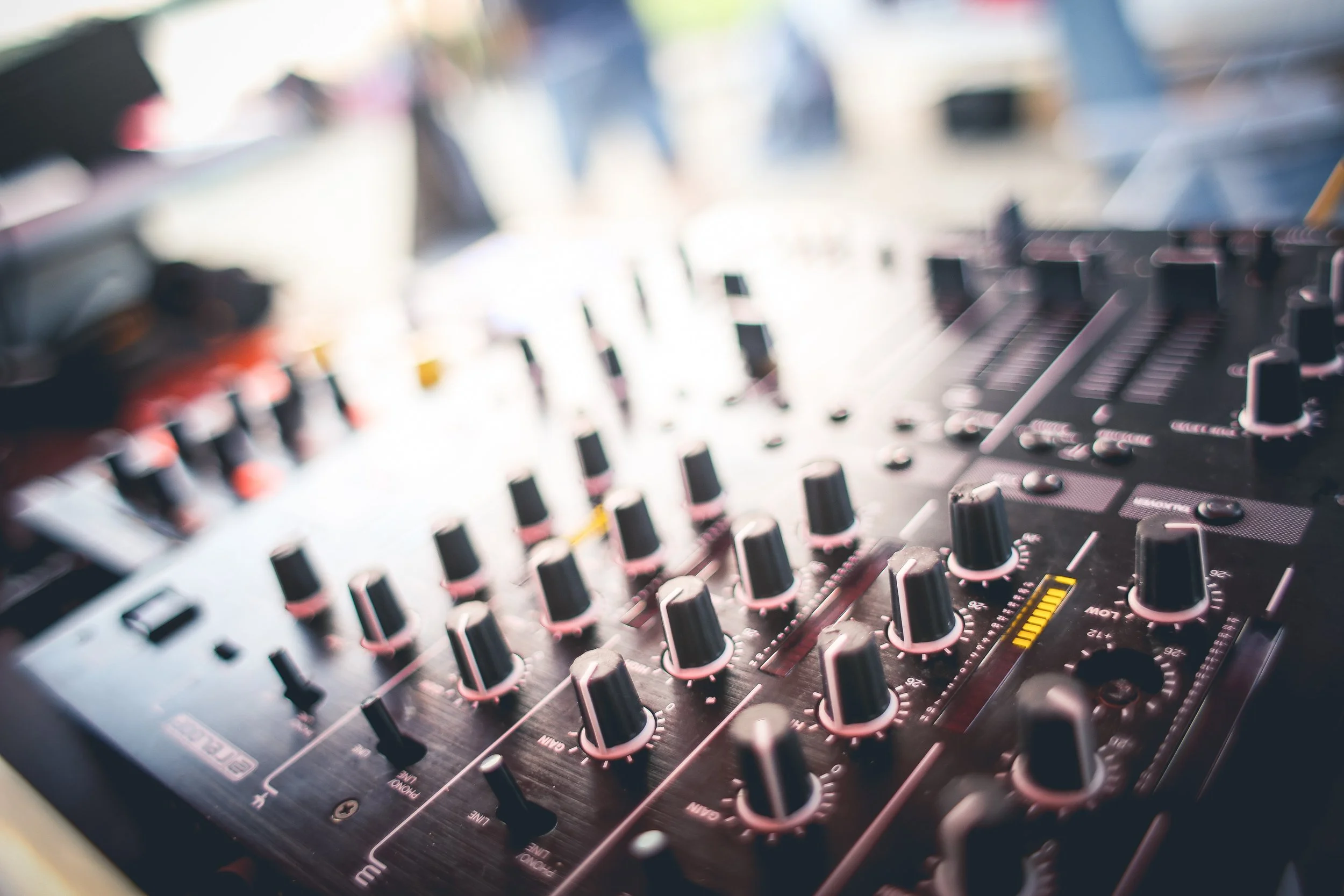 blur-close-up-dj-225226.jpg
