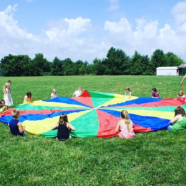 Raise your hands if this was your favorite activity in gym class as a kid!!!!! 🙋🏽&zwj;♀️🙋🏼&zwj;♂️🙋🏻&zwj;♀️👋👋👋👋
Photo from our Dry Ridge Olympic Day last summer!!!! We can&rsquo;t wait till we can play outside again! 
#naturesclassroom #skoo