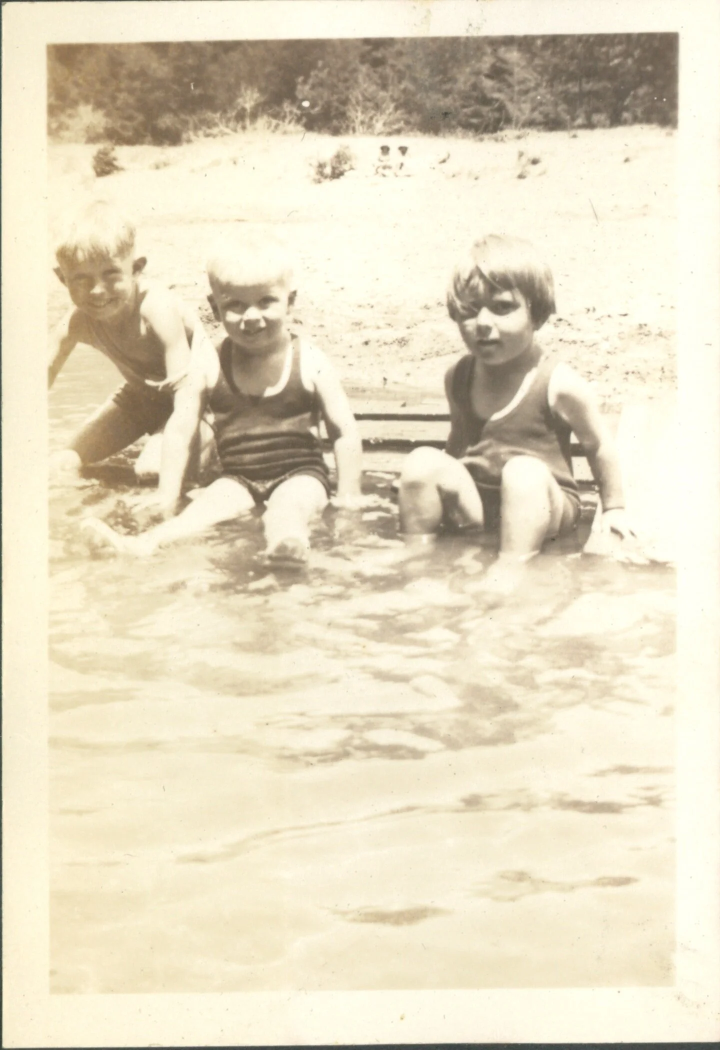 Page 15 1930s-00-00 Van Duzen River CA 7.jpg