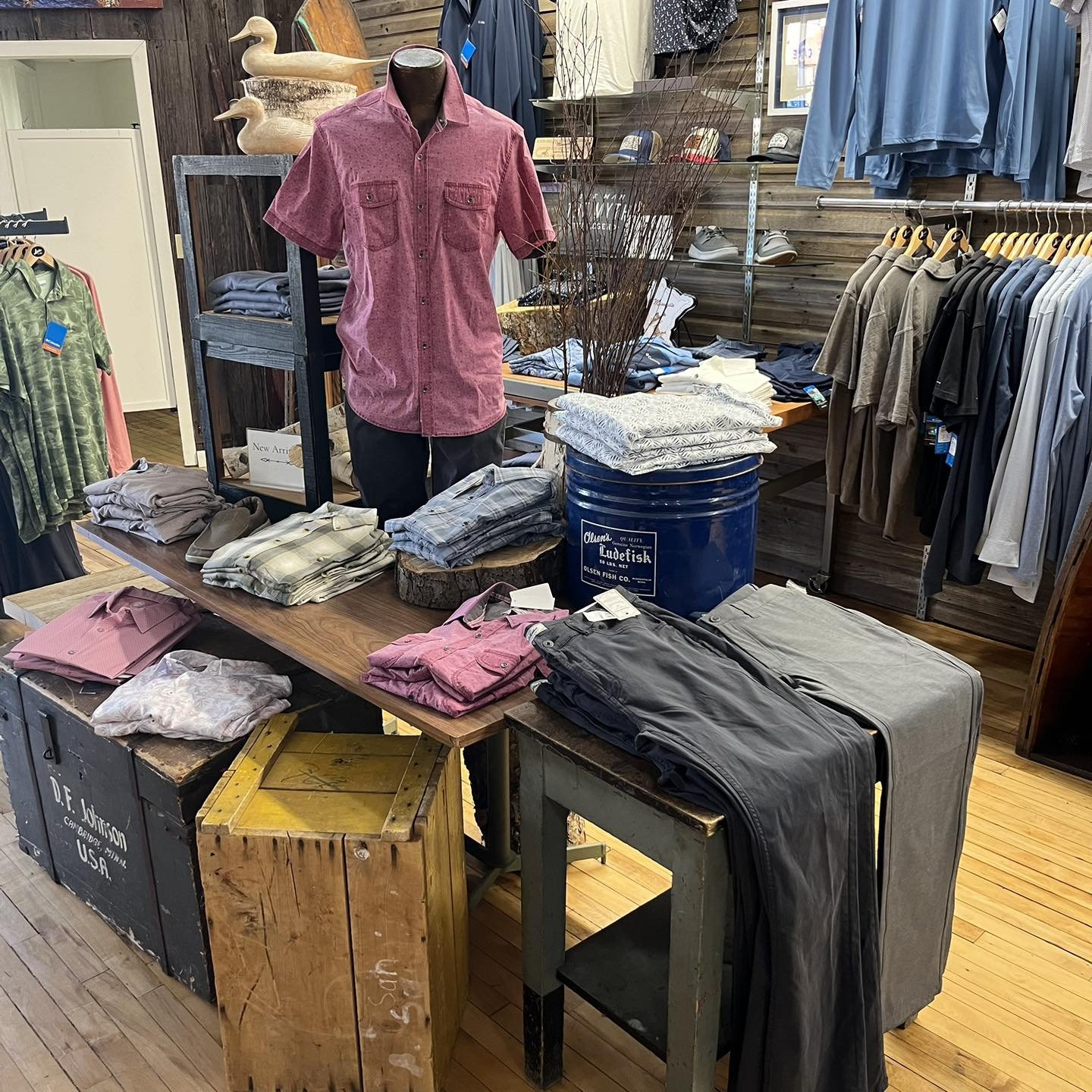 We have the areas best selection of Men&rsquo;s clothing with quality brands at affordable prices. 
Our retail team is equipped &amp; ready to assist you with finding the right fit. 👕 👖 👔 
.
.
.
.
#mnsmallbiz #mnshopsmall #leader1918 #mnboutique #