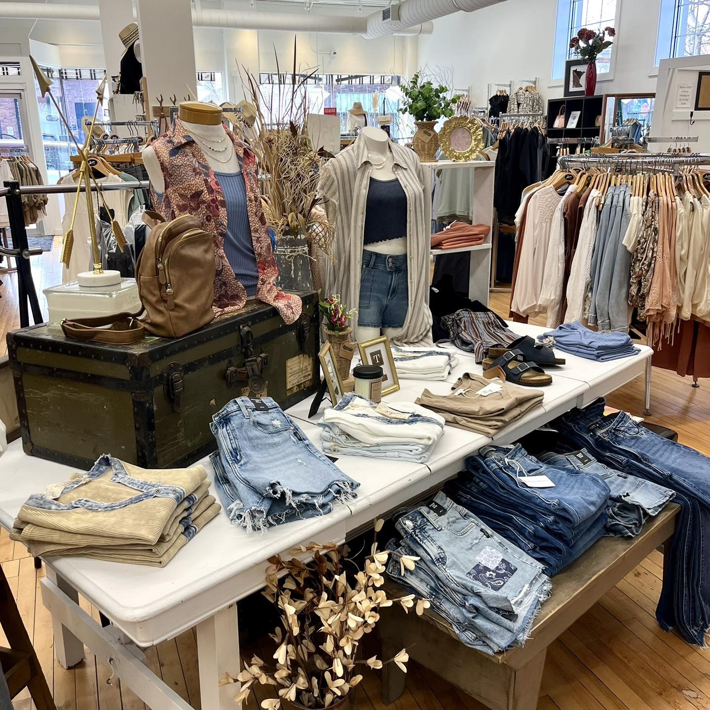 Don&rsquo;t miss our Spend &amp; Sale SALE which ends Saturday! 💐 ☀️ 
.
.
.
.
#mnsmallbiz #mnshopsmall #leader1918 #mnboutique #midweststyle #boutique #mnlocalbusiness #cambridgemn #mnlocal #mnretail #mnshop #myleaderstyle #boutiqueshopping #mnsmall