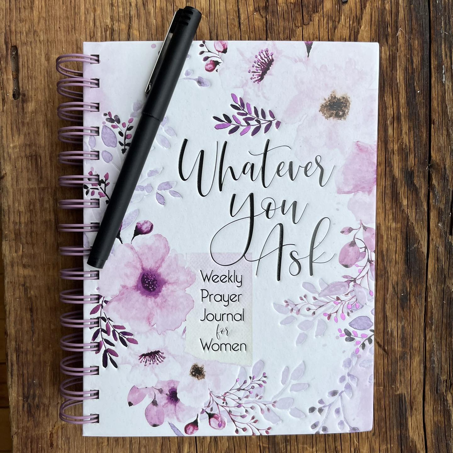 A thoughtful journal for Mom is always a good idea. 💡 ✍️ 🌸 
.
.
.
.
#mnsmallbiz #mnshopsmall #leader1918 #mnboutique #midweststyle #boutique #mnlocalbusiness #cambridgemn #mnlocal #mnretail #mnshop #myleaderstyle #boutiqueshopping #mnsmallbusiness 