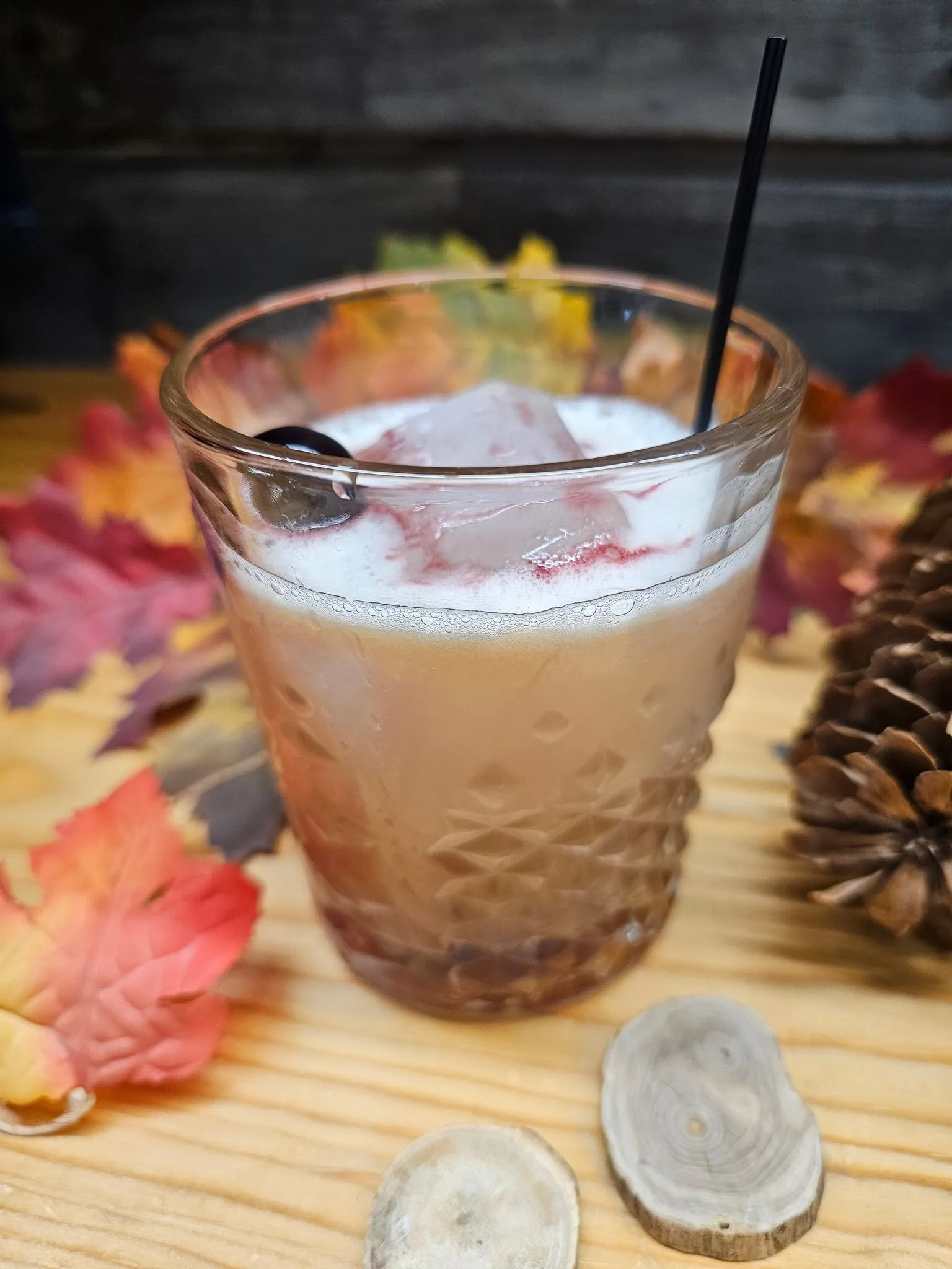 If autumn had a cocktail, this would be it.
🍁 Cocktail Special - Bourbon Maple Sour &bull; This is fall in a glass! 🍂🥃🧊
.
.
.
.
#bourbonmaplesour #cocktailspecial #craftcocktail #mncocktail #drinklocalmn #cambridgemn #leader1918 #getinmybelly