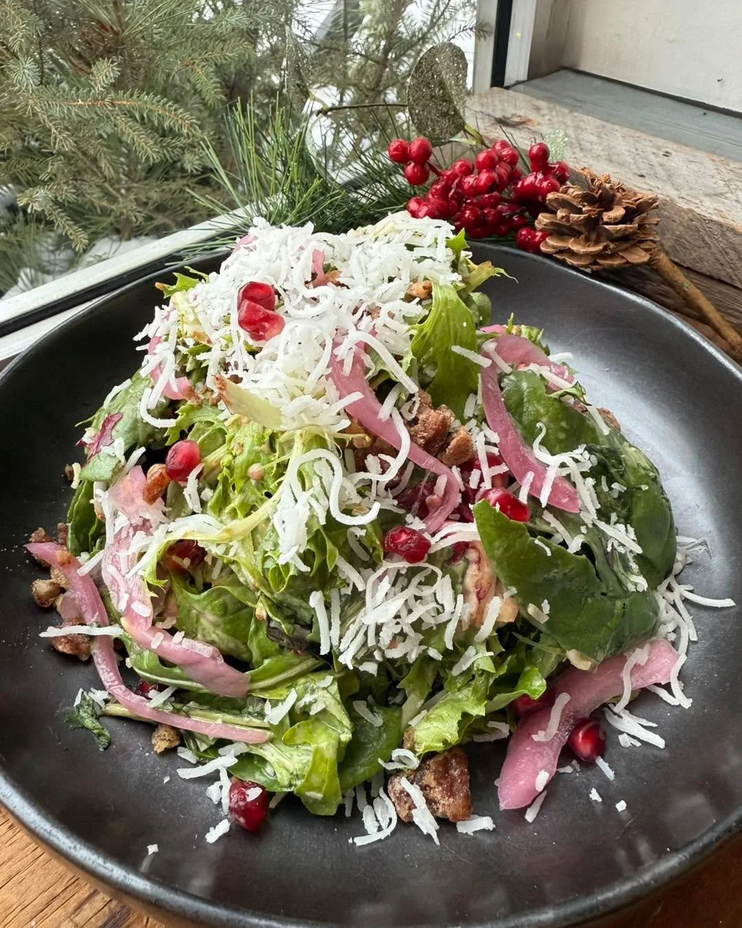 𝓜𝓮𝓻𝓻𝔂 &amp; 𝓑𝓻𝓲𝓰𝓱𝓽 salad is back on the menu! ❤️ ✨ 
A seasonal favorite! 

&bull; pickled onions
&bull; candied walnuts
&bull; coconut 
&bull; pomegranate 
&bull; orange balsamic vinaigrette 
.
.
.
.
#mplsfood #MnEats #leader1918 #mnrestau