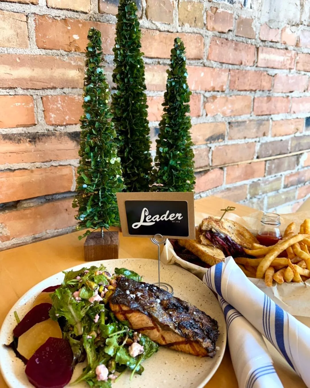 𝓛𝓮𝓪𝓭𝓮𝓻 𝓖𝓲𝓯𝓽 𝓒𝓪𝓻𝓭𝓼 make the perfect present! 🎁 

For the month of December, buy a $100 gift card &amp; receive a $25 𝓑𝓸𝓷𝓾𝓼 𝓬𝓪𝓻𝓭 for the restaurant to be used in January. ✨ 

Gift cards are good for both the retail &amp; restau