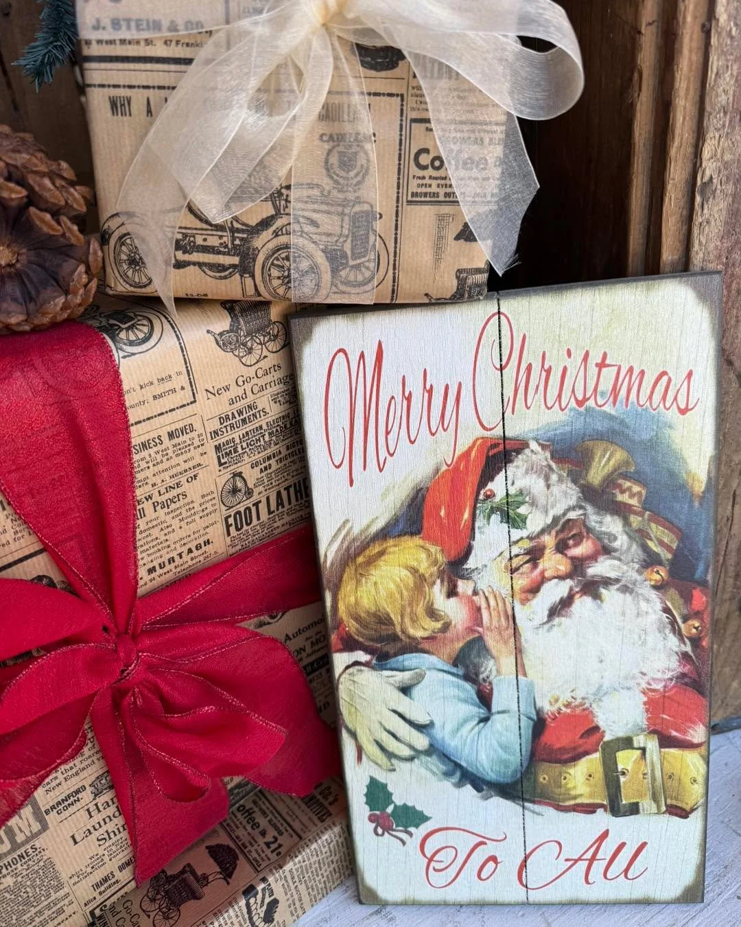 Get your Christmas shopping done in the retail, then grab a bite to eat while we wrap your presents! 🎁 🎄 
Retail 9:30am - 6pm
Restaurant 7am - 3pm 
.
.
.
.
#mnsmallbiz #mnshopsmall #leader1918 #mnboutique #boutique #mnlocalbusiness #cambridgemn #mn