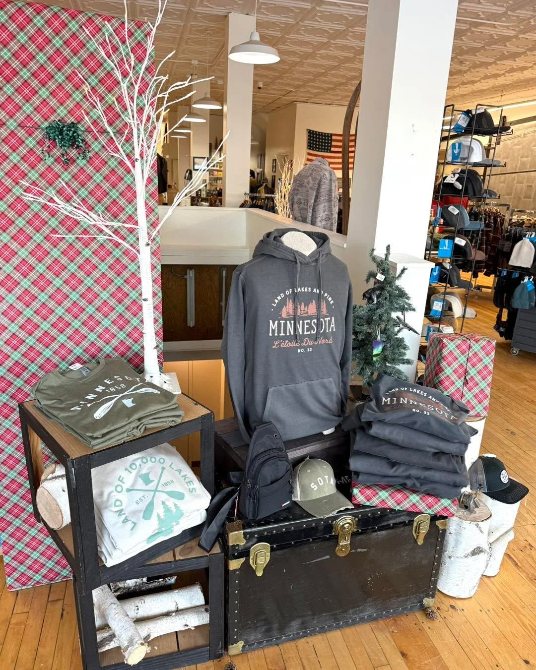 Hope everyone is enjoying a cozy Christmas 🎄 ⛄️ 

Reminder that we will be CLOSED today but opening up tomorrow ⏰ 

𝓕𝓻𝓲𝓭𝓪𝔂 𝓗𝓸𝓾𝓻𝓼
Restaurant 7am - 9pm
Retail 9:30am - 6pm
.
.
.
.

#mnsmallbiz #mnshopsmall #leader1918 #mnboutique #boutique 