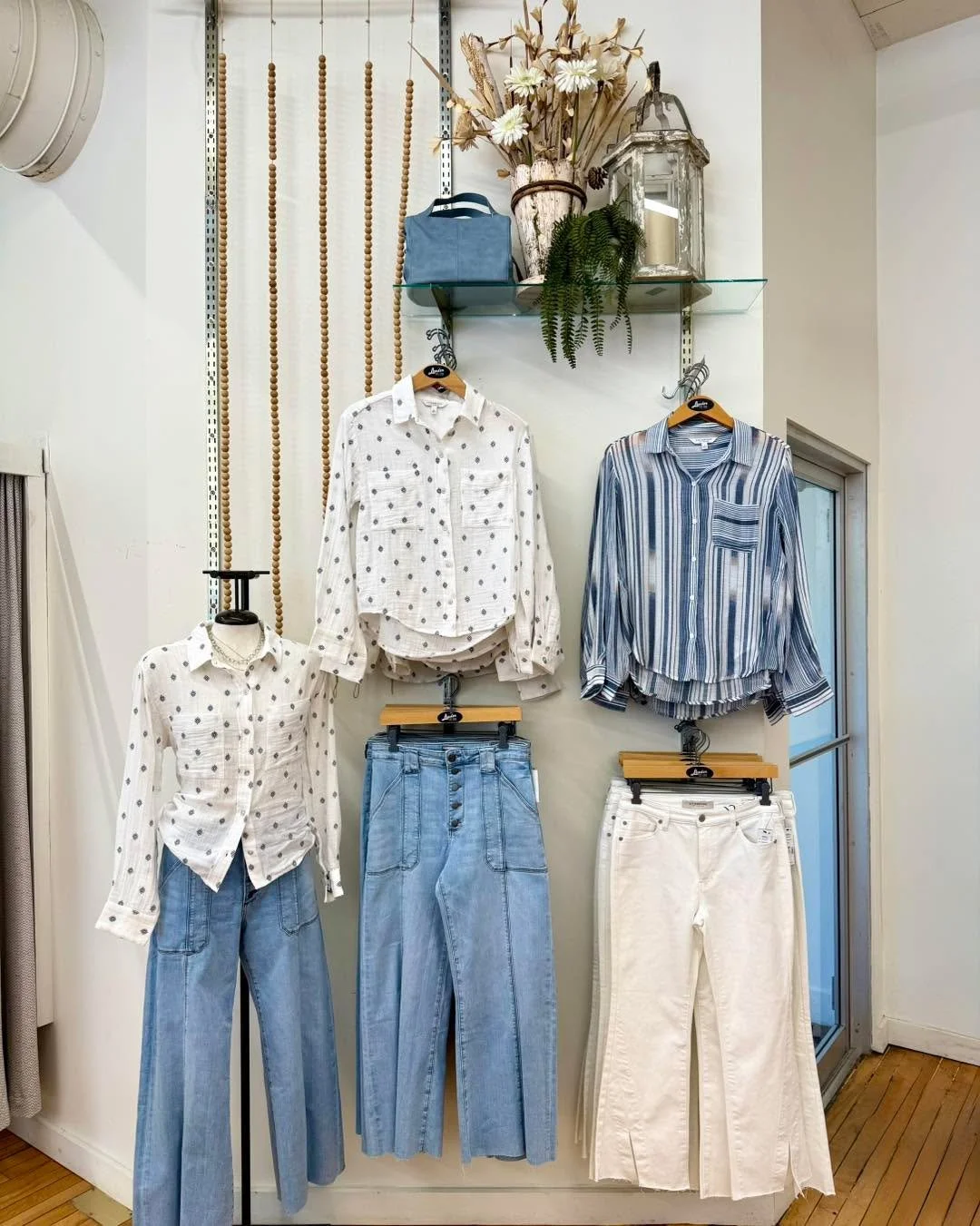 Classic, quality &amp; style. 
We&rsquo;ve got that timeless look that will last for seasons to come 🤍 ✨ 

𝓗𝓞𝓤𝓡𝓢:
𝓡𝓮𝓽𝓪𝓲𝓵 : 10am - 4pm
𝓡𝓮𝓼𝓽𝓪𝓾𝓻𝓪𝓷𝓽 : 7am - 2pm
.
.
.
.
#mnsmallbiz #mnshopsmall #leader1918 #mnboutique #boutique #mnl
