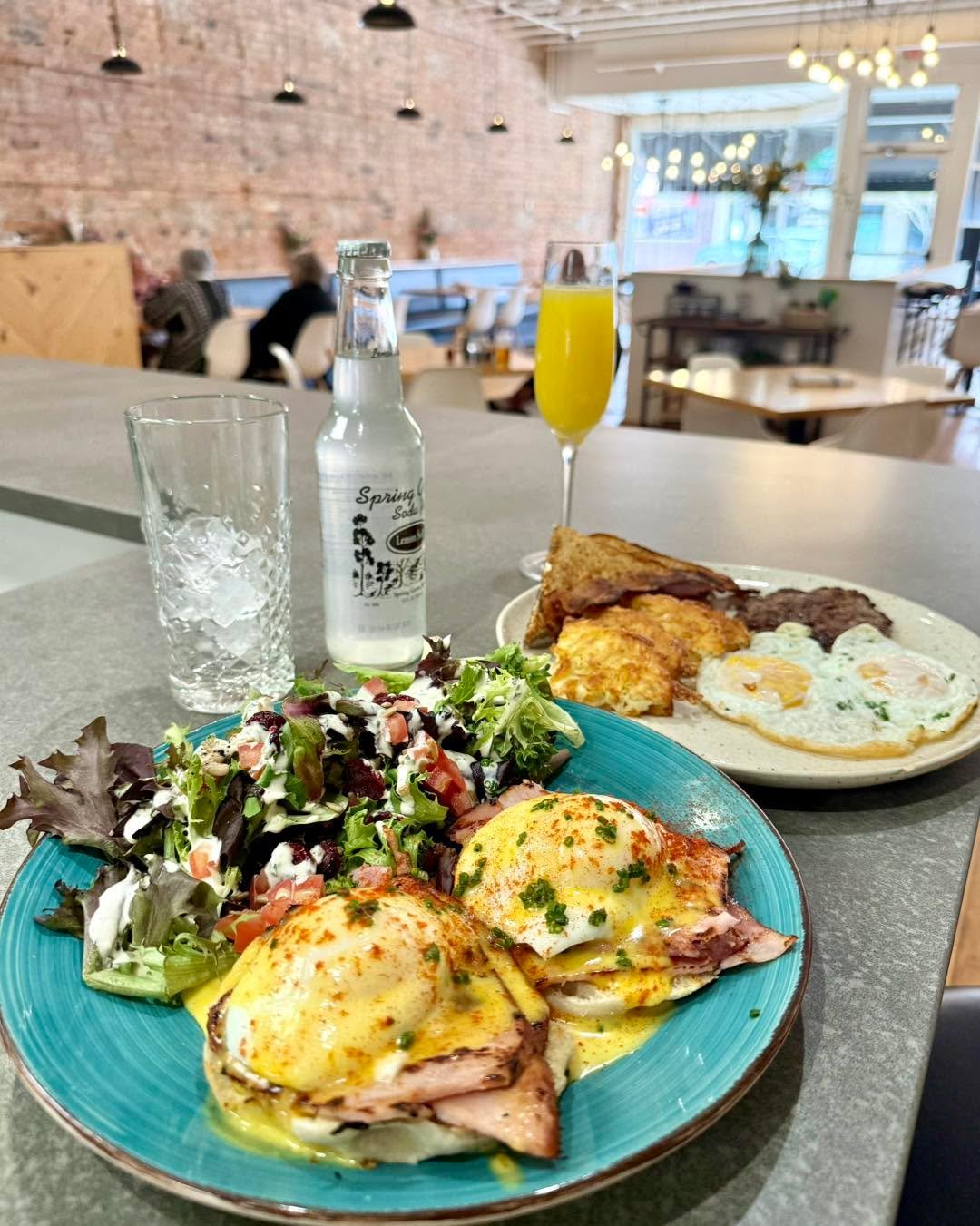 𝓗𝓪𝓹𝓹𝔂 𝓢𝓾𝓷𝓭𝓪𝔂 ☀️ 

Serving brunch till 2pm 🌟 
.
.
.
.
#mplsfood #MnEats #leader1918 #mnrestaurants #mnchefs #cambridgemn #mneats #isantimn #dinnerisserved #mplschef #mplsfoodie #getinmybelly