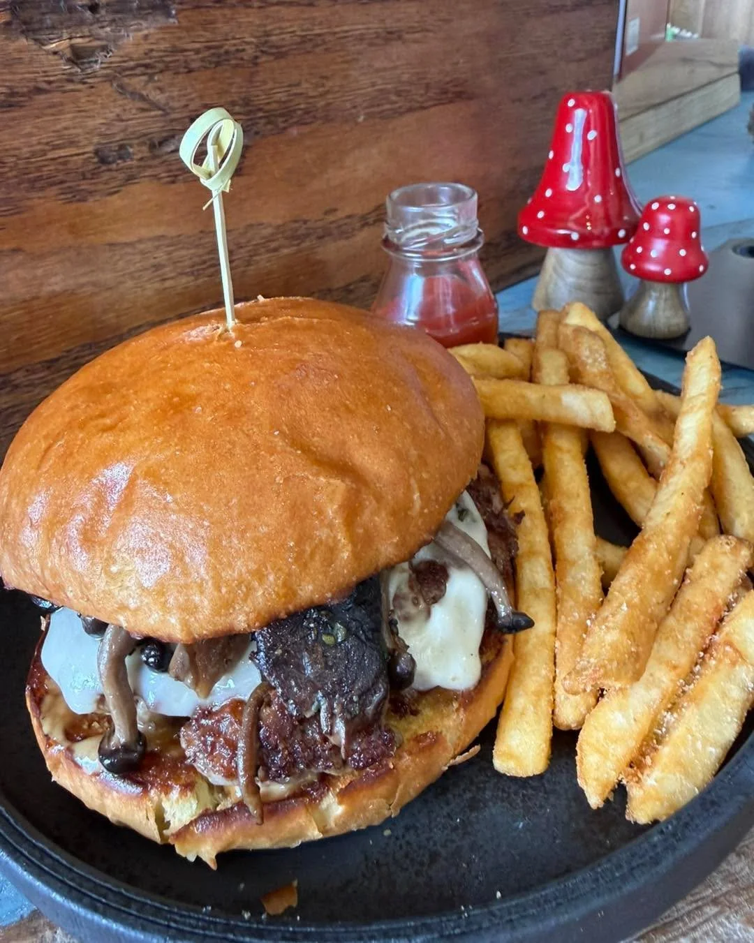 𝓑𝓾𝓻𝓰𝓮𝓻 𝓸𝓯 𝓽𝓱𝓮 𝓜𝓸𝓷𝓽𝓱

 🍄 Mushroom Swiss 🍄 

Restaurant 7am - 8pm
Retail 10am - 6pm 🌟 extended hours 🌟 
.
.
.
.
#mplsfood #MnEats #leader1918 #mnrestaurants #mnchefs #cambridgemn #mneats #isantimn #dinnerisserved #mplschef #mplsfood