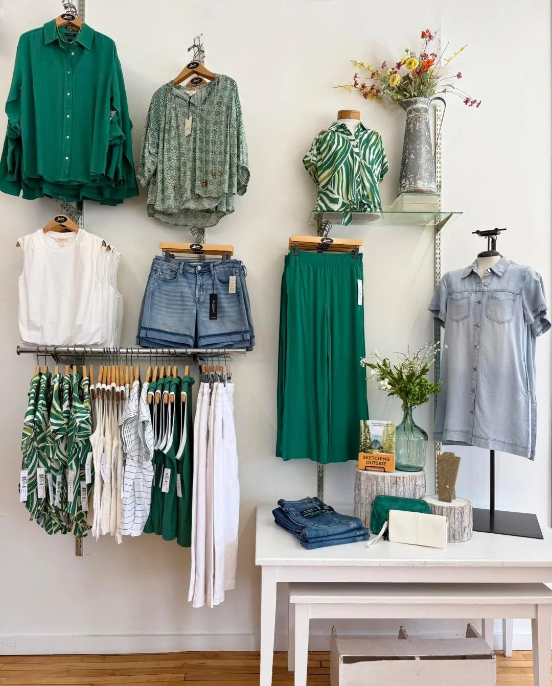 Emerald greens are filling our walls 💚 🪴 
.
.
.
.
#mnsmallbiz #mnshopsmall #leader1918 #mnboutique #boutique #mnlocalbusiness #cambridgemn #mnlocal #mnshop #mnsmallbusiness #mnboutiques #votedminnesotasbest #mainstreet #myleaderstyle #mainstreetusa